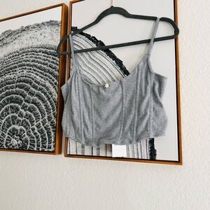 5/$25 Gray Cropped Tank Top NWT L